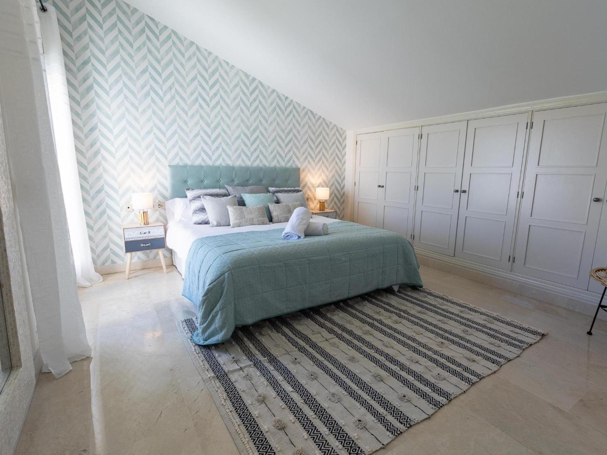Lägenhet Vacation I Canas Beachfront Haven, Sea View, Jacuzzi, Golden Mile, Duplex Penthouse, 24-7 Security *