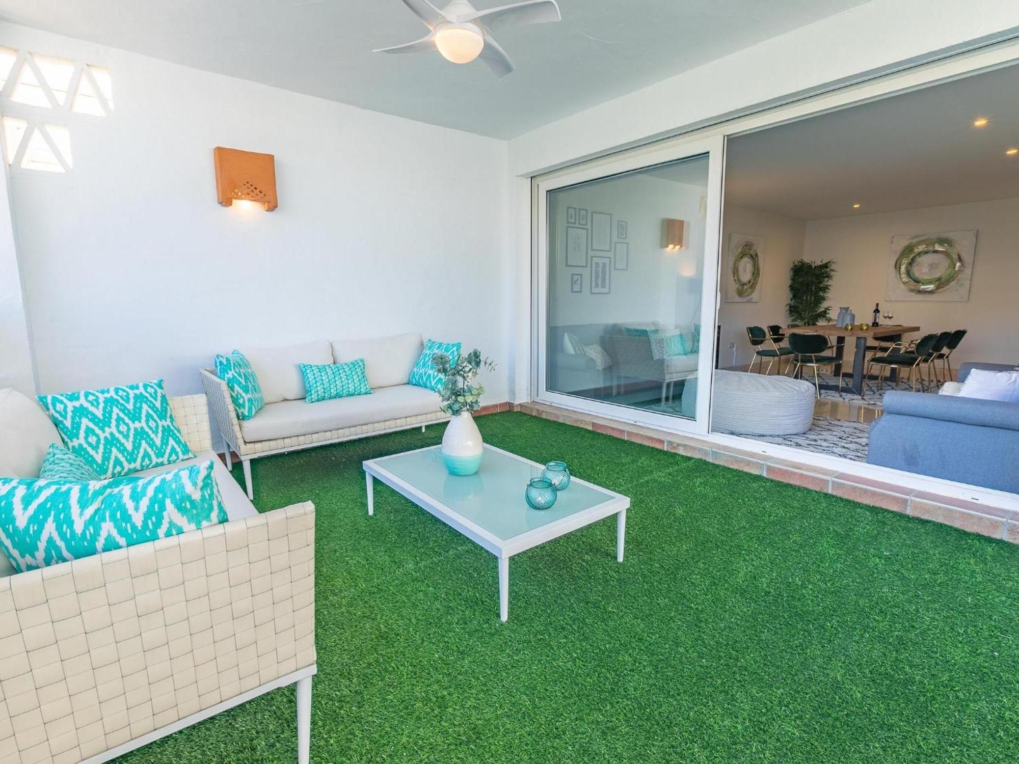 Vacation I Canas Beachfront Haven, Sea View, Jacuzzi, Golden Mile, Duplex Penthouse, 24-7 Security Lägenhet *