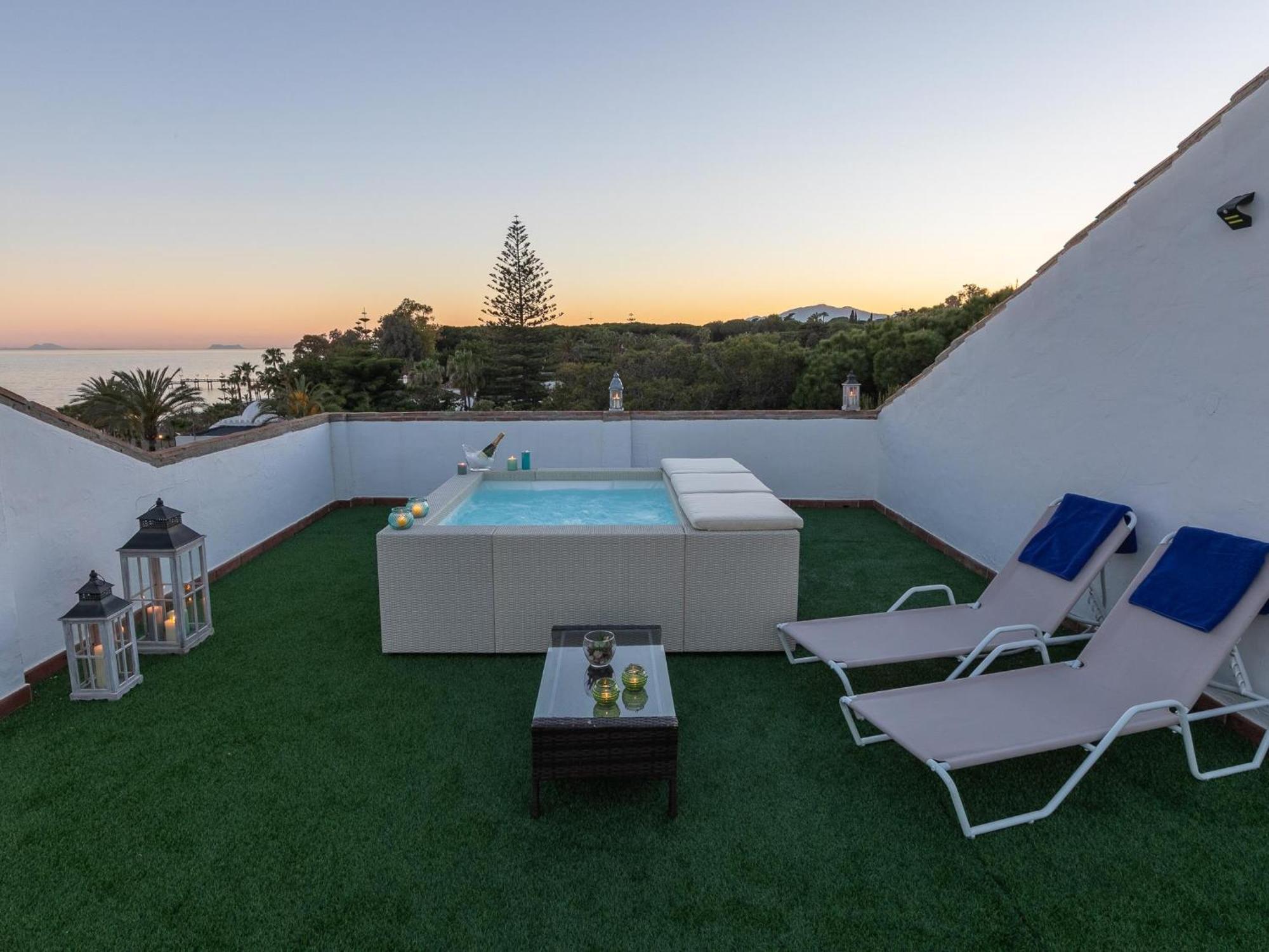 Vacation I Canas Beachfront Haven, Sea View, Jacuzzi, Golden Mile, Duplex Penthouse, 24-7 Security Lägenhet *